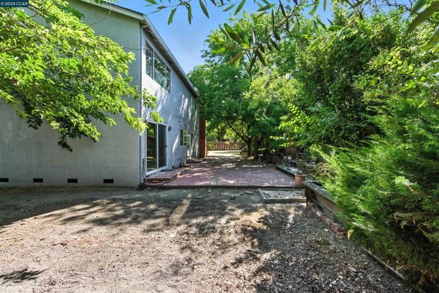 944 Natchez Ct, Walnut Creek, CA 94598