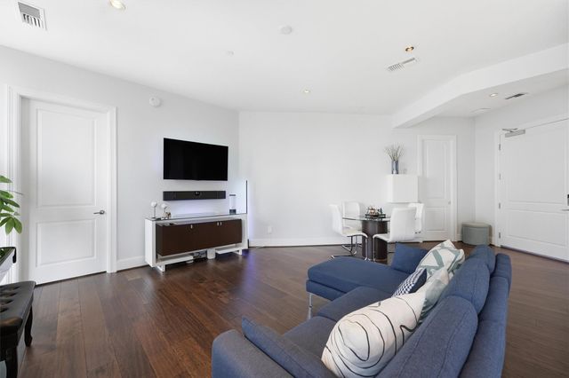 1409 Post Oak Boulevard 2203, Houston, TX 77056