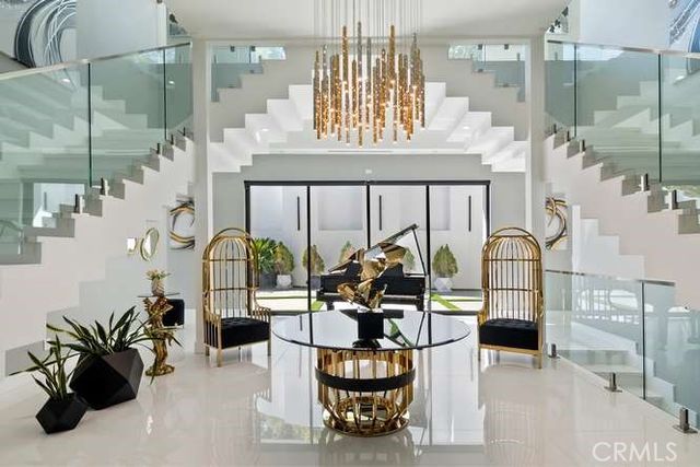 19546 Rosita Street, Tarzana, CA 91356