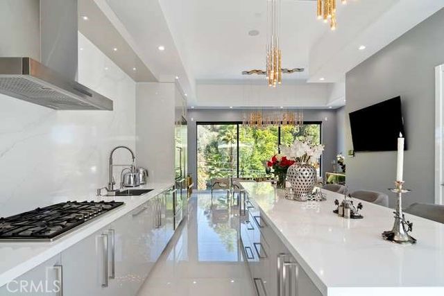 19546 Rosita Street, Tarzana, CA 91356