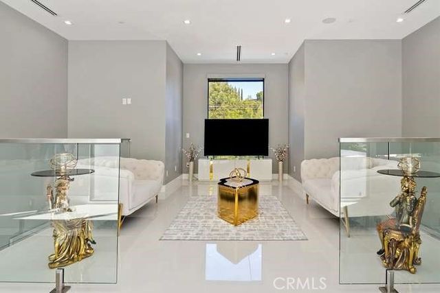 19546 Rosita Street, Tarzana, CA 91356