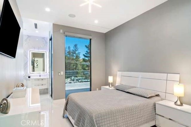 19546 Rosita Street, Tarzana, CA 91356