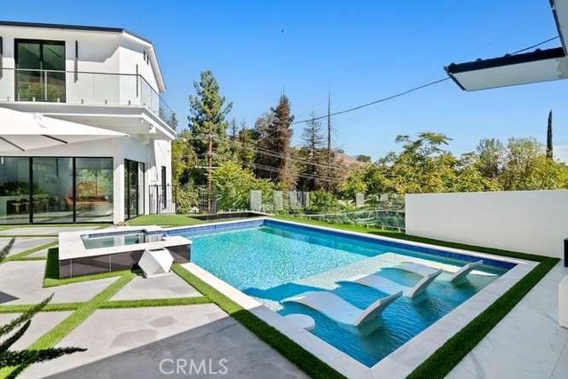 19546 Rosita Street, Tarzana, CA 91356