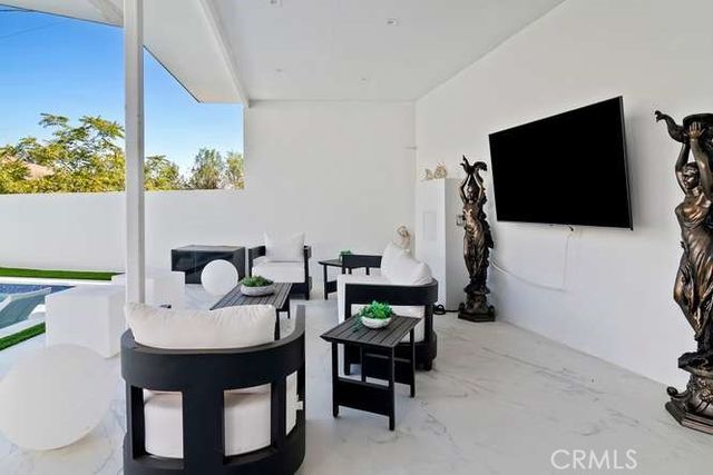 19546 Rosita Street, Tarzana, CA 91356