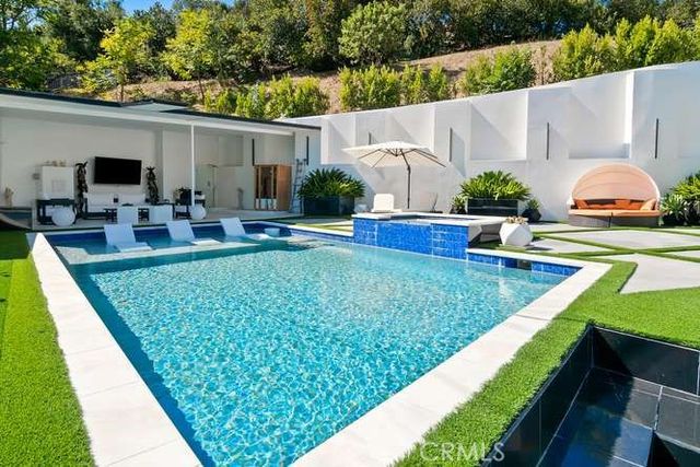 19546 Rosita Street, Tarzana, CA 91356