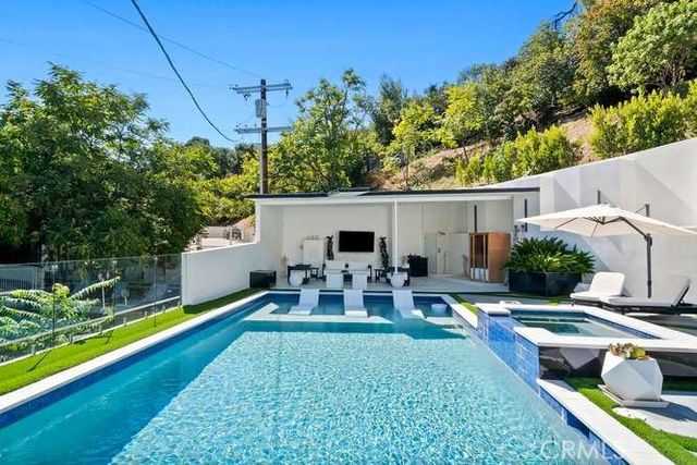 19546 Rosita Street, Tarzana, CA 91356