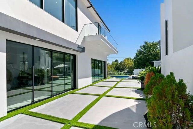 19546 Rosita Street, Tarzana, CA 91356