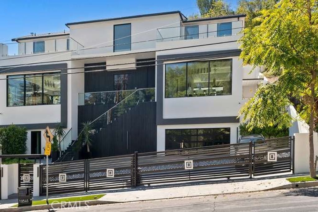 19546 Rosita Street, Tarzana, CA 91356