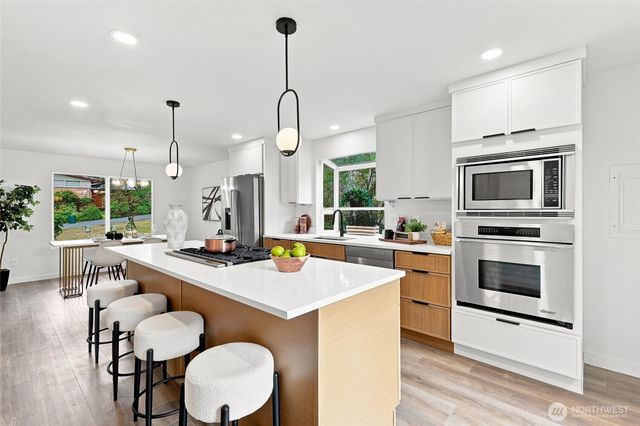 15919 82nd Place NE, Kenmore, WA 98028