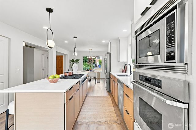 15919 82nd Place NE, Kenmore, WA 98028