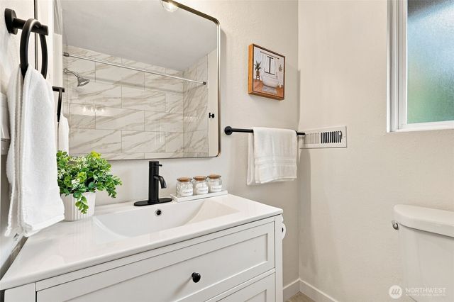 15919 82nd Place NE, Kenmore, WA 98028