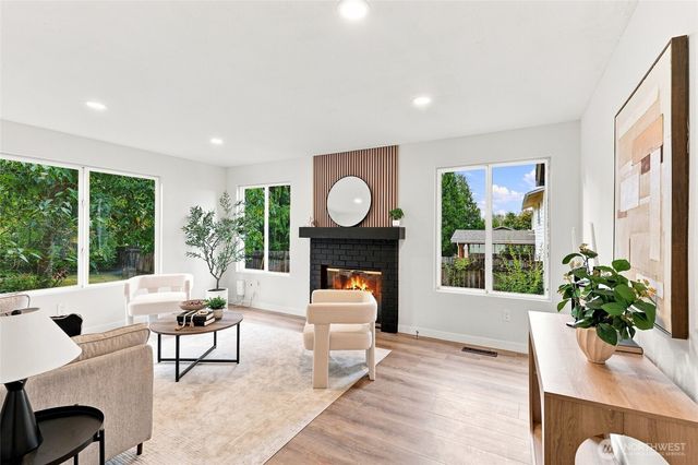15919 82nd Place NE, Kenmore, WA 98028