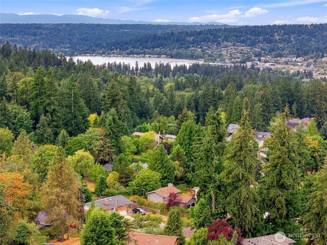 15919 82nd Place NE, Kenmore, WA 98028