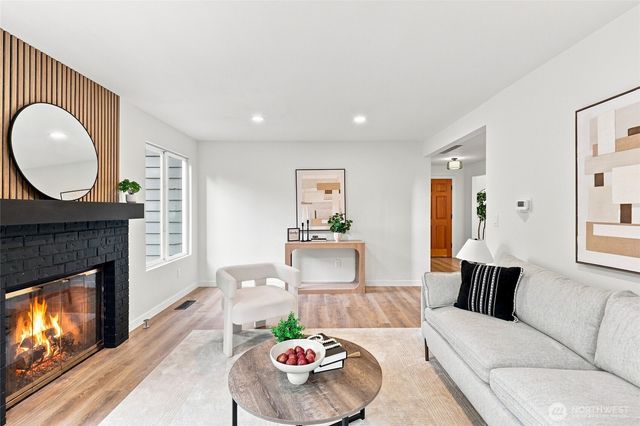 15919 82nd Place NE, Kenmore, WA 98028
