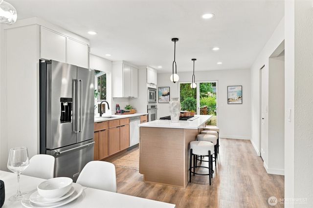 15919 82nd Place NE, Kenmore, WA 98028