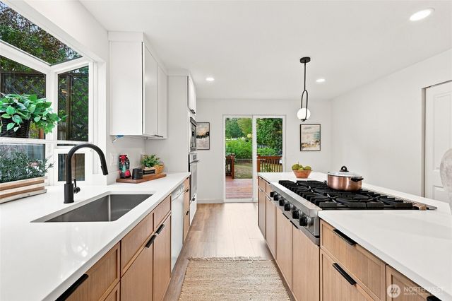 15919 82nd Place NE, Kenmore, WA 98028