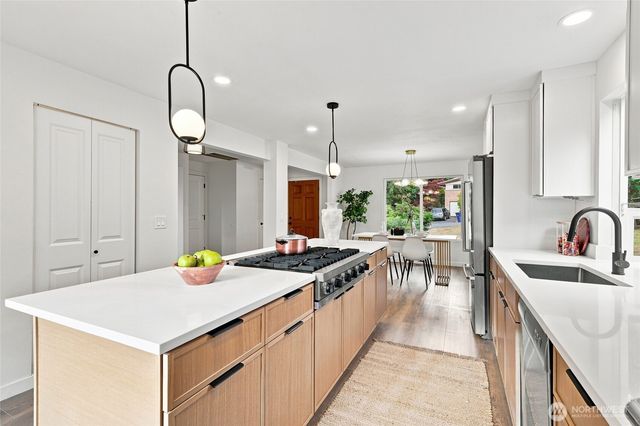 15919 82nd Place NE, Kenmore, WA 98028
