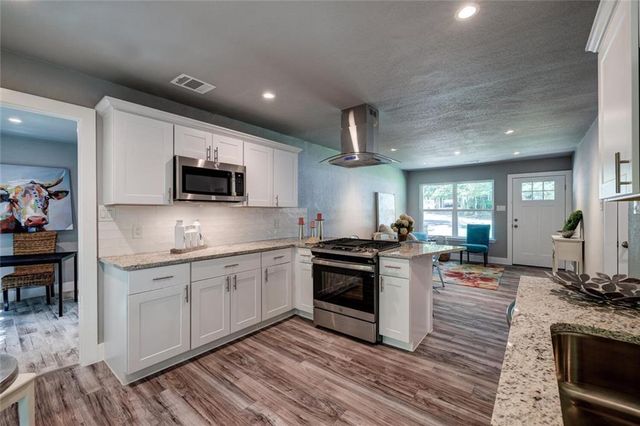 2321 Lakehurst DR, Austin, TX 78744