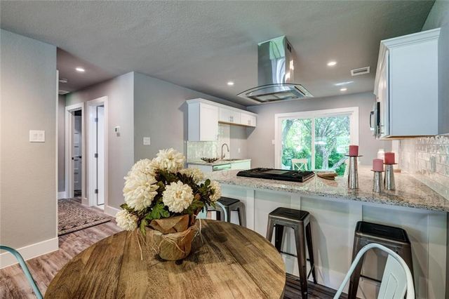 2321 Lakehurst DR, Austin, TX 78744