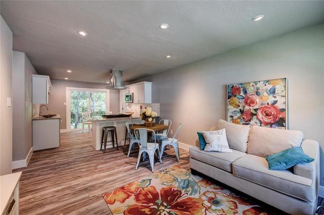 2321 Lakehurst DR, Austin, TX 78744