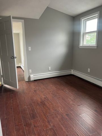 8 Wakefield Ave 3R, Wakefield, MA 01880