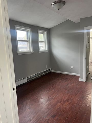 8 Wakefield Ave 3R, Wakefield, MA 01880