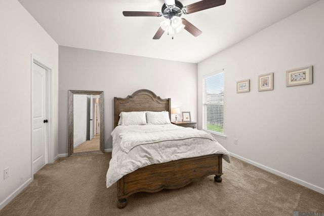 946 Deer Pass Dr, Baton Rouge, LA 70820