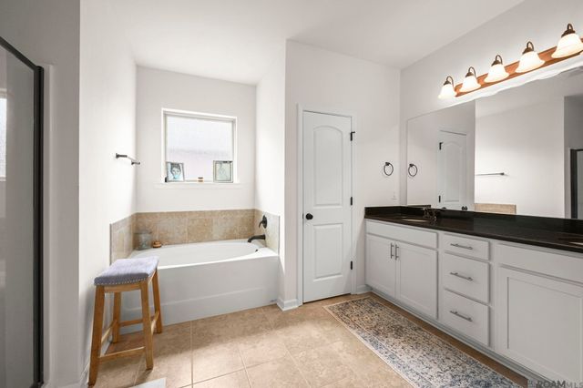 946 Deer Pass Dr, Baton Rouge, LA 70820