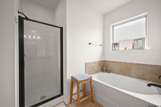 946 Deer Pass Dr, Baton Rouge, LA 70820