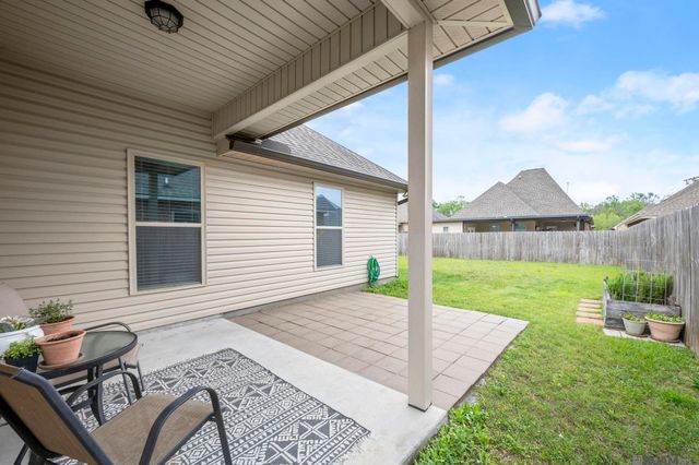 946 Deer Pass Dr, Baton Rouge, LA 70820