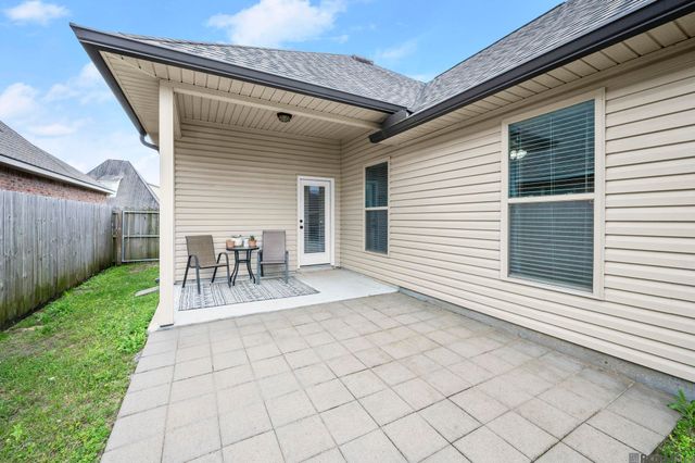 946 Deer Pass Dr, Baton Rouge, LA 70820