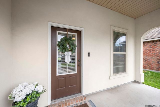 946 Deer Pass Dr, Baton Rouge, LA 70820