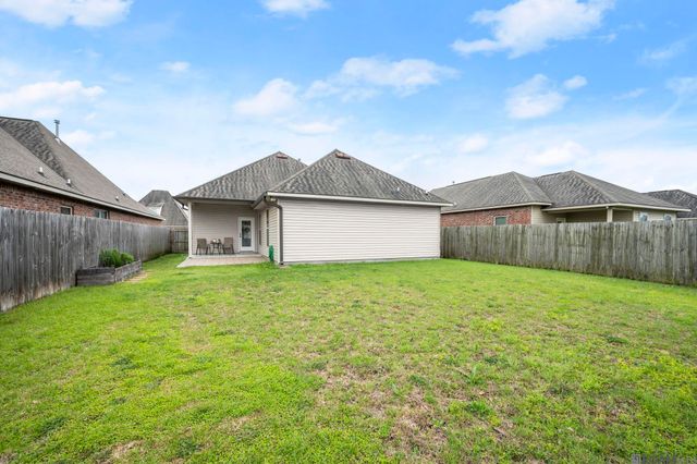 946 Deer Pass Dr, Baton Rouge, LA 70820