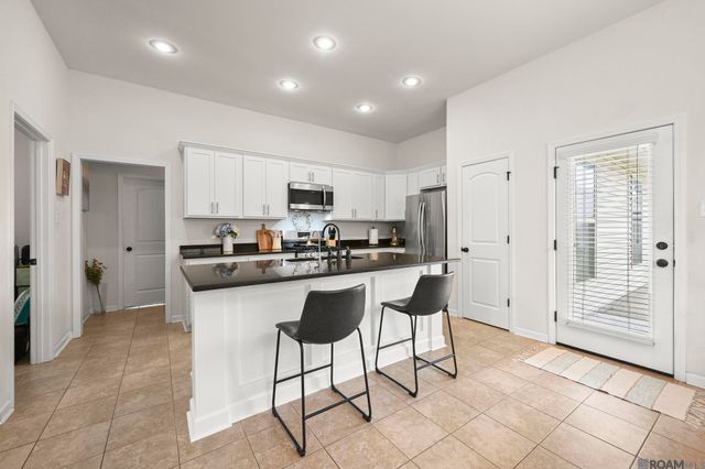 946 Deer Pass Dr, Baton Rouge, LA 70820