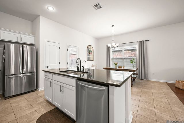 946 Deer Pass Dr, Baton Rouge, LA 70820