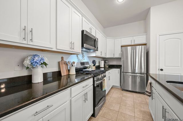 946 Deer Pass Dr, Baton Rouge, LA 70820