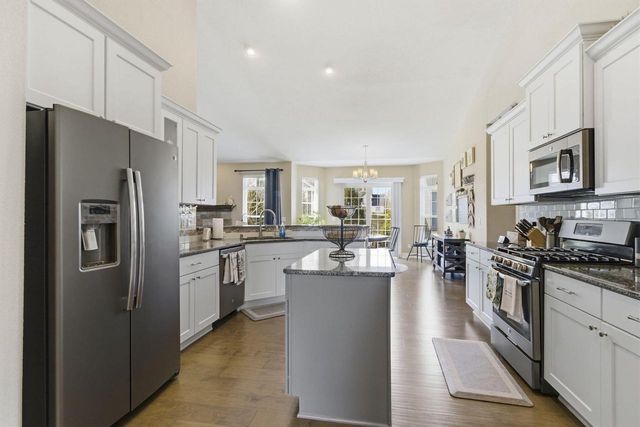 W47N863 Bobolink AVENUE, Cedarburg, WI 53012