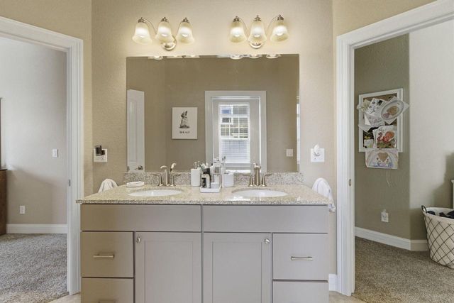 W47N863 Bobolink AVENUE, Cedarburg, WI 53012