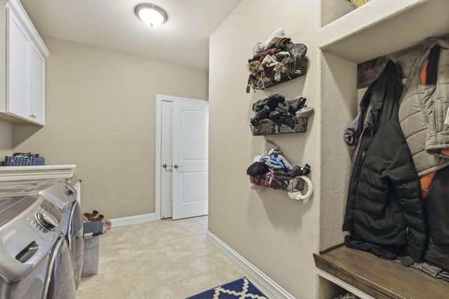 W47N863 Bobolink AVENUE, Cedarburg, WI 53012