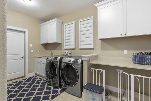 W47N863 Bobolink AVENUE, Cedarburg, WI 53012
