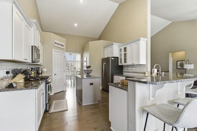 W47N863 Bobolink AVENUE, Cedarburg, WI 53012