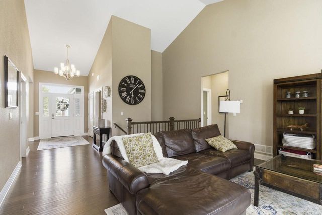 W47N863 Bobolink AVENUE, Cedarburg, WI 53012