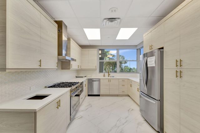 5200 N Ocean Drive 1004, Singer Island, FL 33404