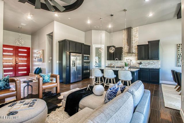 6716 RIO HACIENDAS Circle, El Paso, TX 79932