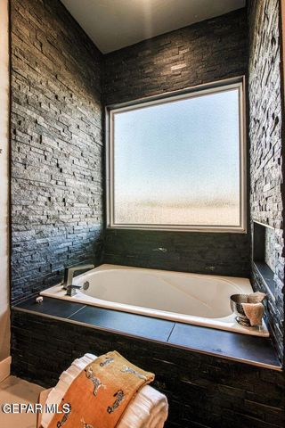 6716 RIO HACIENDAS Circle, El Paso, TX 79932