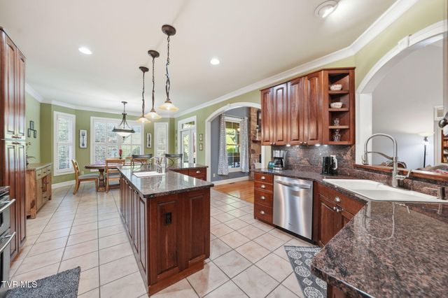 500 Magnolia Ridge Drive, Jonesborough, TN 37659