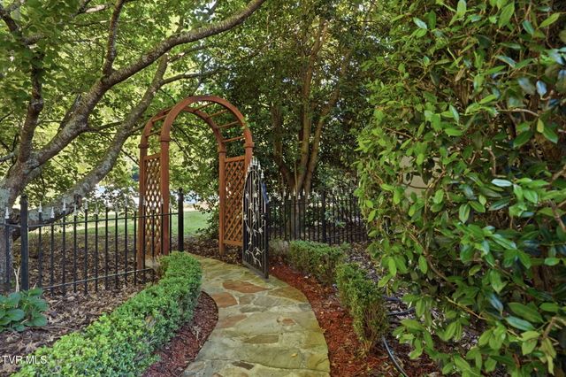 500 Magnolia Ridge Drive, Jonesborough, TN 37659