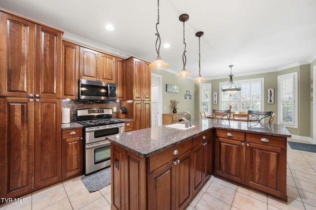500 Magnolia Ridge Drive, Jonesborough, TN 37659