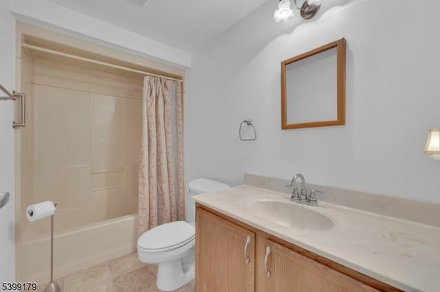 28 Duval St, Bridgewater Twp., NJ 08807