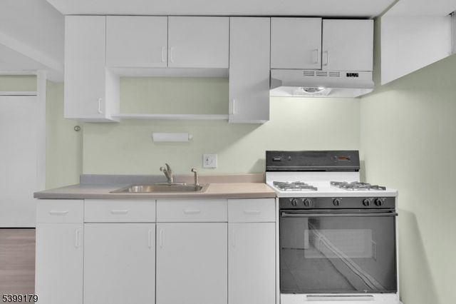 28 Duval St, Bridgewater Twp., NJ 08807